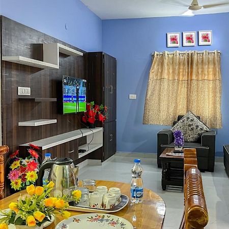 S V Ideal Homestay -2Bhk Service Apartments-Ac Bedrooms, Premium Amities, 2Km To Tiruchanoor Padmavathi Temple , 6Km To Alipiri, 24 Hours Service Boys Available Tirupati Esterno foto