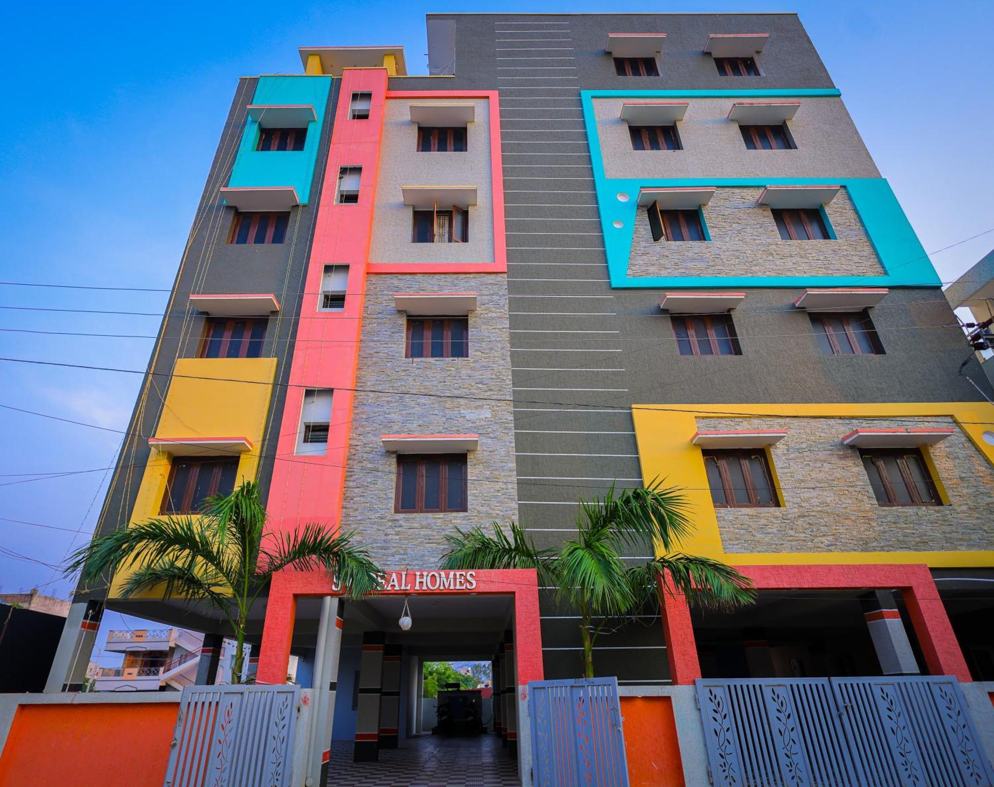S V Ideal Homestay -2Bhk Service Apartments-Ac Bedrooms, Premium Amities, 2Km To Tiruchanoor Padmavathi Temple , 6Km To Alipiri, 24 Hours Service Boys Available Tirupati Esterno foto