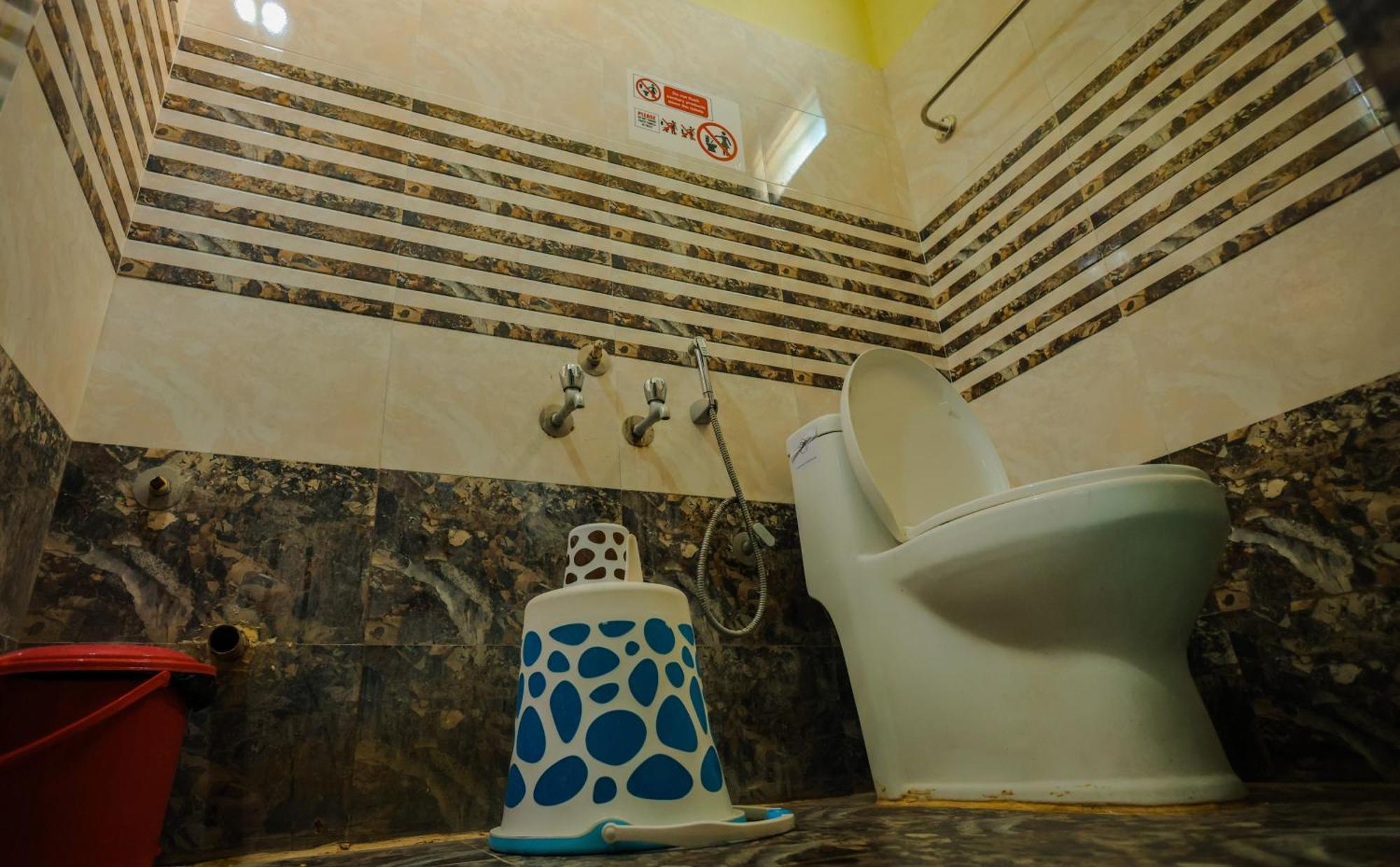 S V Ideal Homestay -2Bhk Service Apartments-Ac Bedrooms, Premium Amities, 2Km To Tiruchanoor Padmavathi Temple , 6Km To Alipiri, 24 Hours Service Boys Available Tirupati Esterno foto