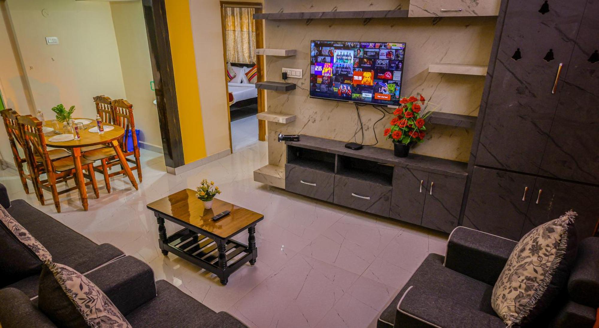 S V Ideal Homestay -2Bhk Service Apartments-Ac Bedrooms, Premium Amities, 2Km To Tiruchanoor Padmavathi Temple , 6Km To Alipiri, 24 Hours Service Boys Available Tirupati Esterno foto