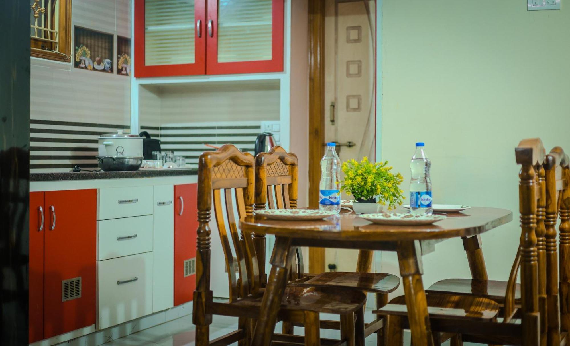 S V Ideal Homestay -2Bhk Service Apartments-Ac Bedrooms, Premium Amities, 2Km To Tiruchanoor Padmavathi Temple , 6Km To Alipiri, 24 Hours Service Boys Available Tirupati Esterno foto
