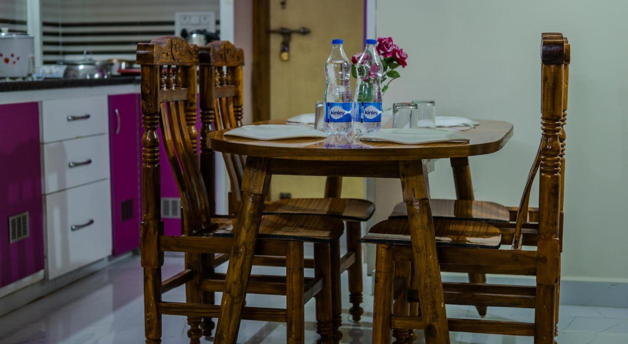 S V Ideal Homestay -2Bhk Service Apartments-Ac Bedrooms, Premium Amities, 2Km To Tiruchanoor Padmavathi Temple , 6Km To Alipiri, 24 Hours Service Boys Available Tirupati Esterno foto