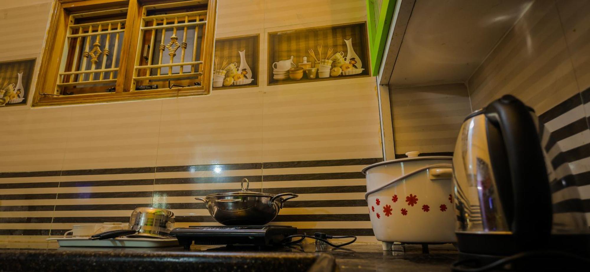 S V Ideal Homestay -2Bhk Service Apartments-Ac Bedrooms, Premium Amities, 2Km To Tiruchanoor Padmavathi Temple , 6Km To Alipiri, 24 Hours Service Boys Available Tirupati Esterno foto