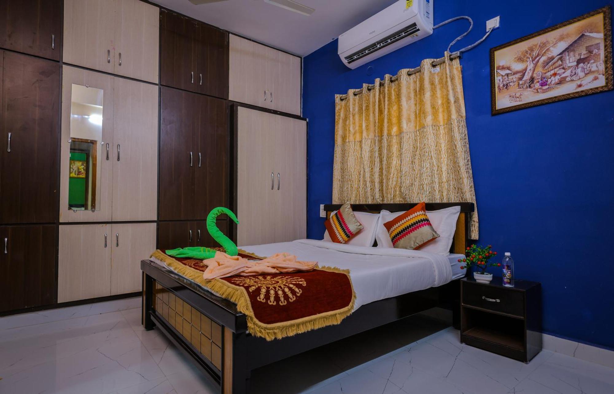 S V Ideal Homestay -2Bhk Service Apartments-Ac Bedrooms, Premium Amities, 2Km To Tiruchanoor Padmavathi Temple , 6Km To Alipiri, 24 Hours Service Boys Available Tirupati Esterno foto