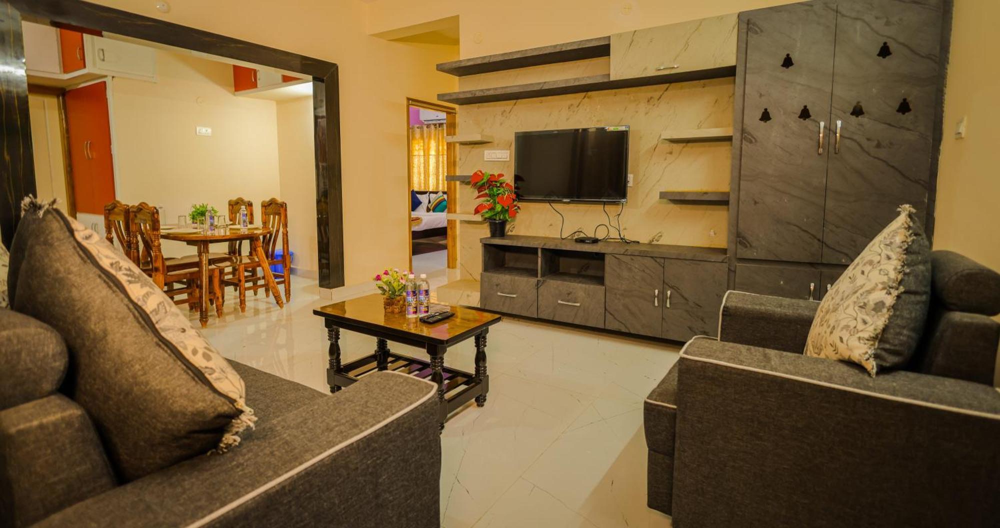 S V Ideal Homestay -2Bhk Service Apartments-Ac Bedrooms, Premium Amities, 2Km To Tiruchanoor Padmavathi Temple , 6Km To Alipiri, 24 Hours Service Boys Available Tirupati Esterno foto