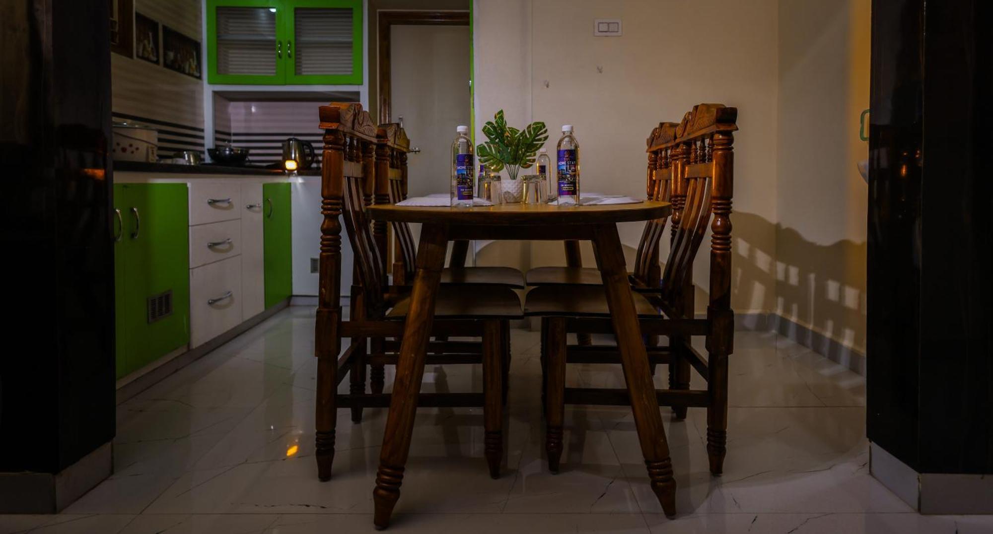 S V Ideal Homestay -2Bhk Service Apartments-Ac Bedrooms, Premium Amities, 2Km To Tiruchanoor Padmavathi Temple , 6Km To Alipiri, 24 Hours Service Boys Available Tirupati Esterno foto