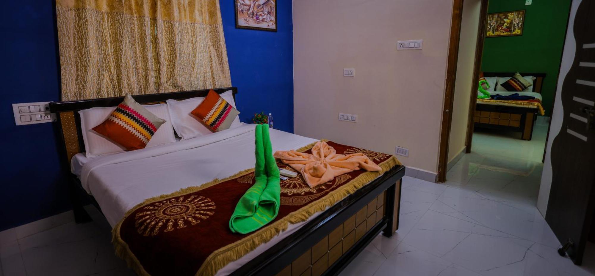 S V Ideal Homestay -2Bhk Service Apartments-Ac Bedrooms, Premium Amities, 2Km To Tiruchanoor Padmavathi Temple , 6Km To Alipiri, 24 Hours Service Boys Available Tirupati Esterno foto