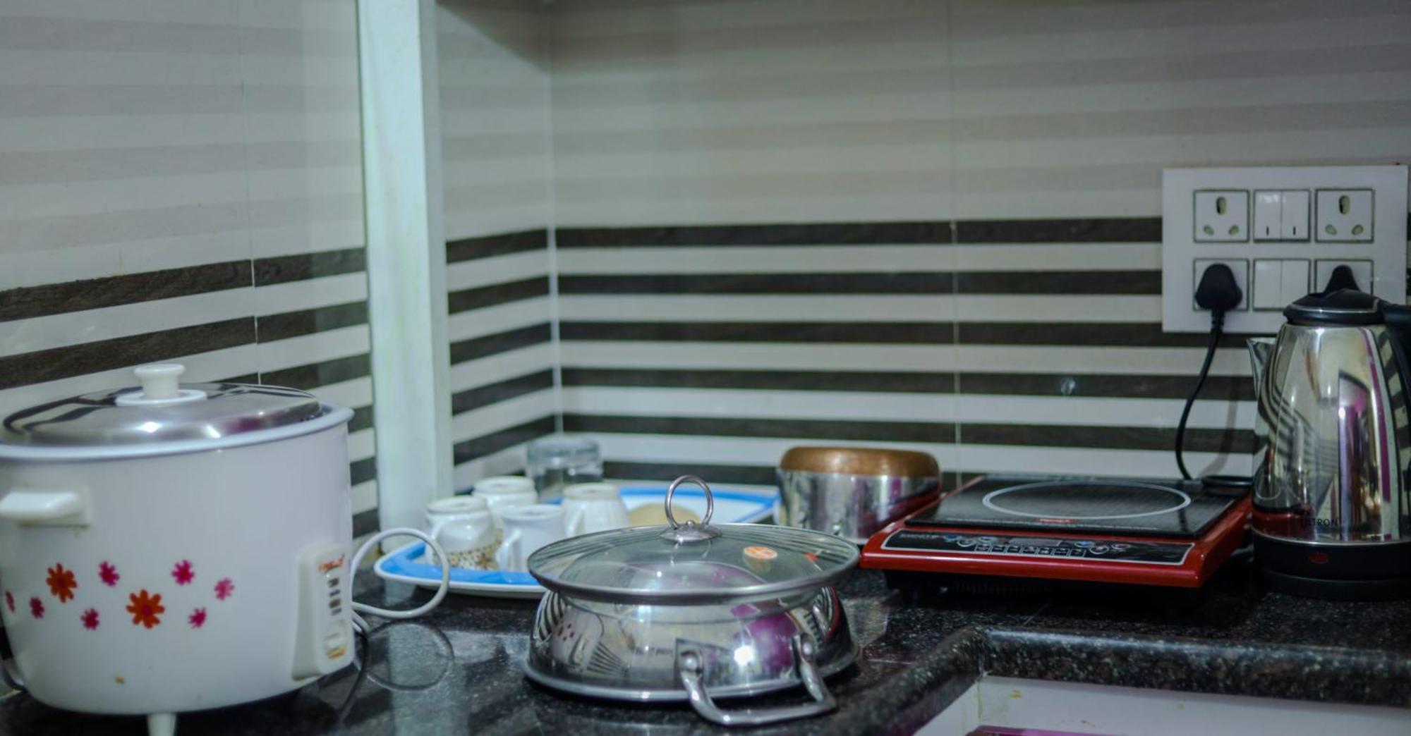 S V Ideal Homestay -2Bhk Service Apartments-Ac Bedrooms, Premium Amities, 2Km To Tiruchanoor Padmavathi Temple , 6Km To Alipiri, 24 Hours Service Boys Available Tirupati Esterno foto