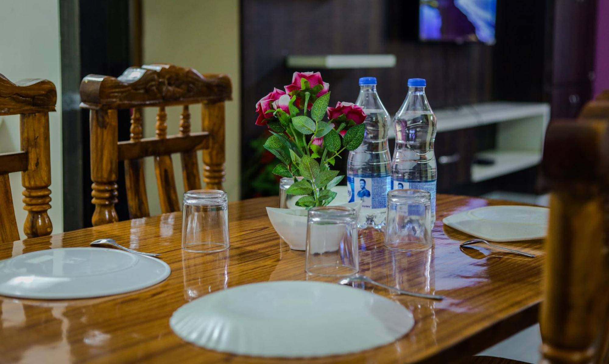 S V Ideal Homestay -2Bhk Service Apartments-Ac Bedrooms, Premium Amities, 2Km To Tiruchanoor Padmavathi Temple , 6Km To Alipiri, 24 Hours Service Boys Available Tirupati Esterno foto