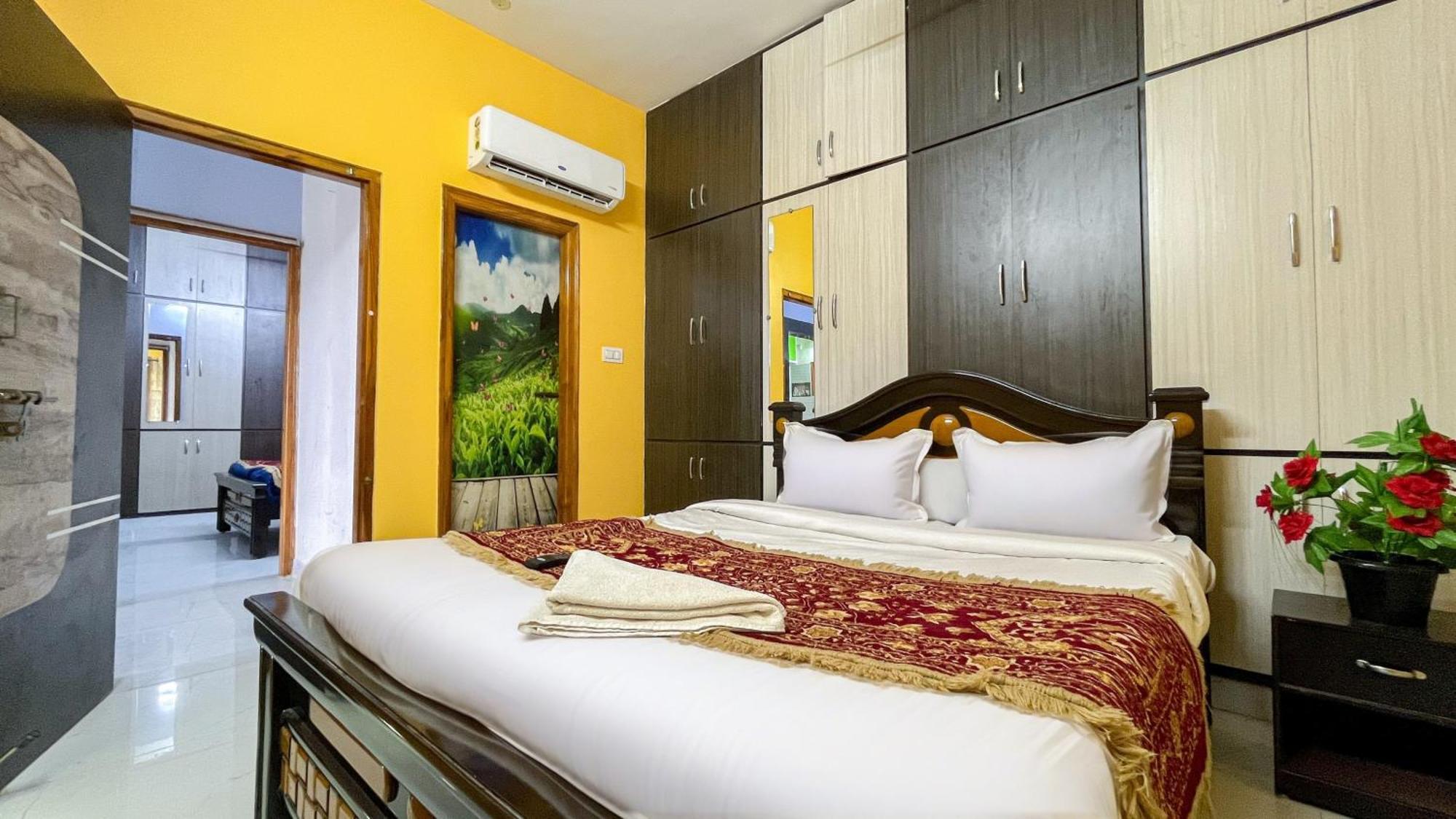 S V Ideal Homestay -2Bhk Service Apartments-Ac Bedrooms, Premium Amities, 2Km To Tiruchanoor Padmavathi Temple , 6Km To Alipiri, 24 Hours Service Boys Available Tirupati Esterno foto