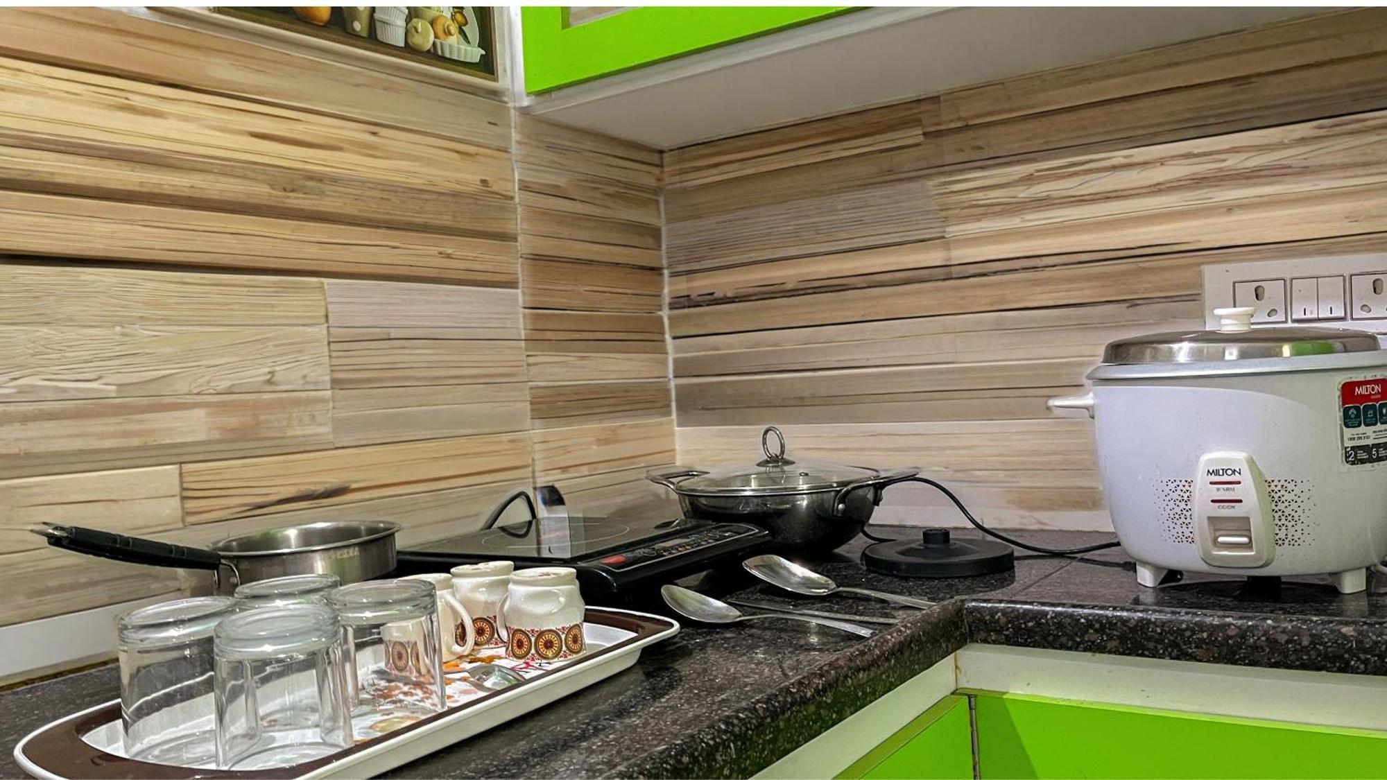 S V Ideal Homestay -2Bhk Service Apartments-Ac Bedrooms, Premium Amities, 2Km To Tiruchanoor Padmavathi Temple , 6Km To Alipiri, 24 Hours Service Boys Available Tirupati Esterno foto
