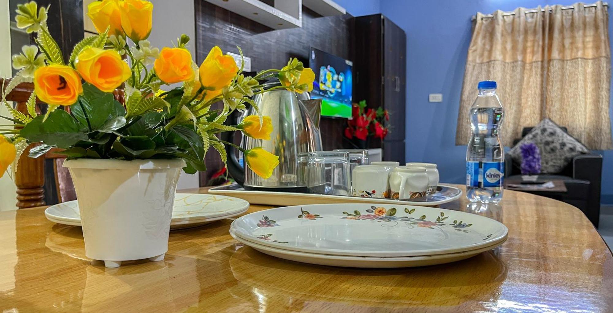 S V Ideal Homestay -2Bhk Service Apartments-Ac Bedrooms, Premium Amities, 2Km To Tiruchanoor Padmavathi Temple , 6Km To Alipiri, 24 Hours Service Boys Available Tirupati Esterno foto